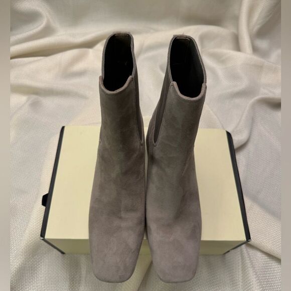 NWOT Vince. Grey suede square toe low block heel Chelsea boots size 7.5 or 38 - Picture 4 of 11